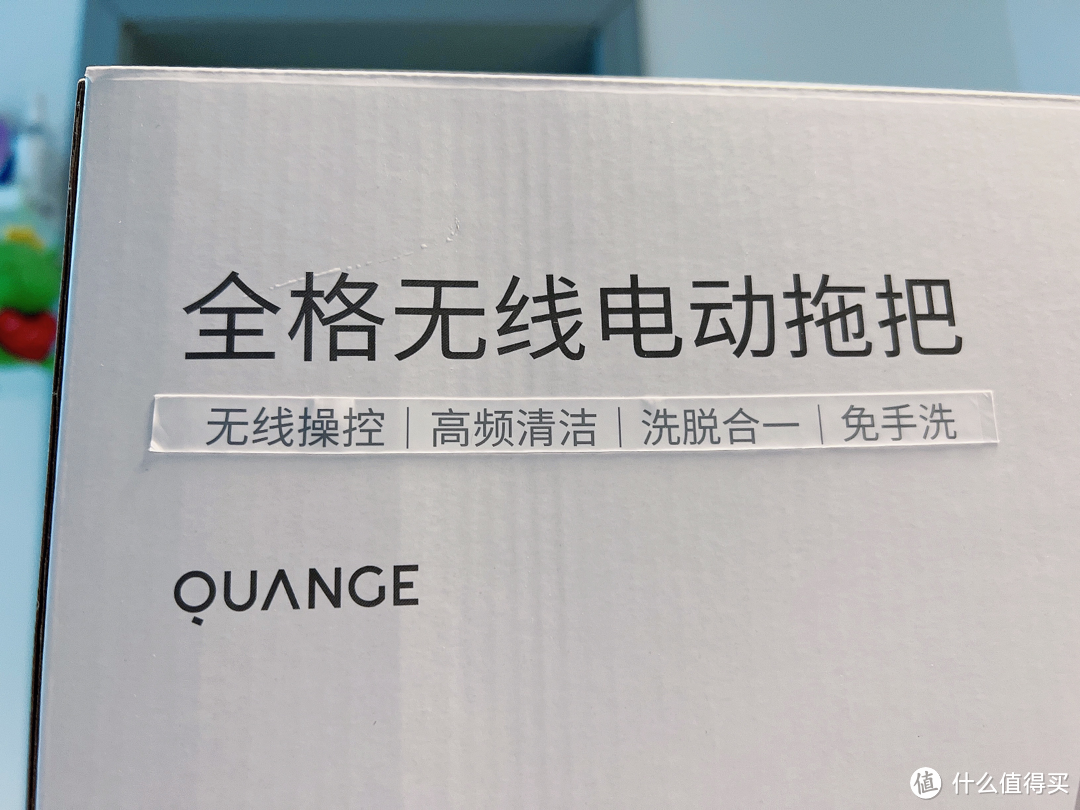 等等，看看这是啥，哈哈，后续粘贴上去的，估计是有印刷的问题或者功能卖点的纠结，我脑补了一下工作人员在研究怎么解决这个问题的画面，哈哈