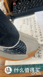 可惜前脚掌弯折处没有引导线