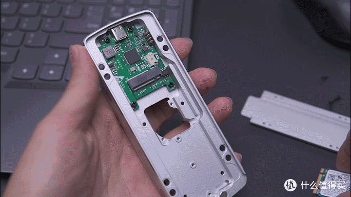 硬盘也能模块化——Flexmix 韧能 NVME 硬盘盒