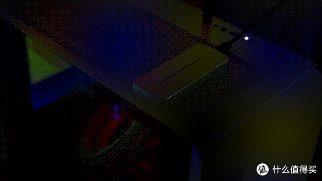 模块化设计，有灯还有风扇！不墨守成规的韧能NVME硬盘盒体验