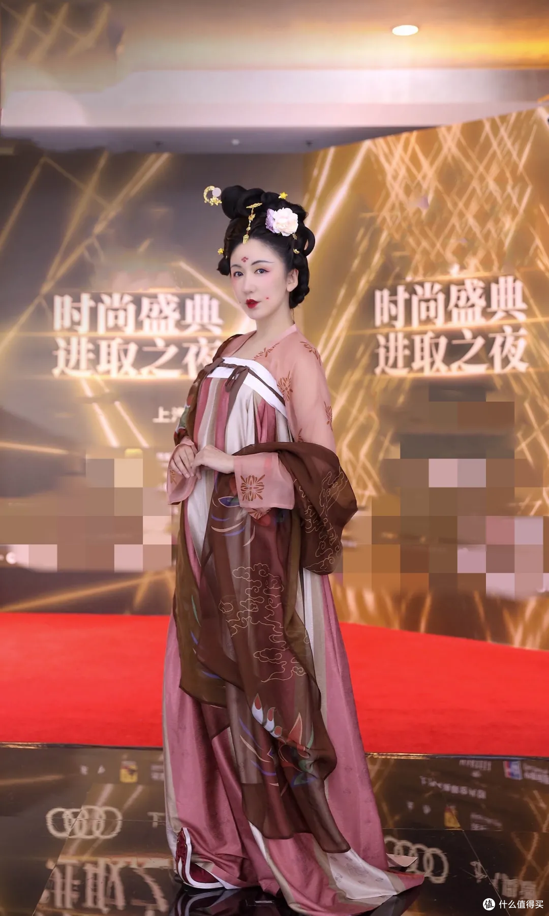 娄艺潇又穿汉服走红毯啦!化身唐代名媛,这个造型你爱不爱?