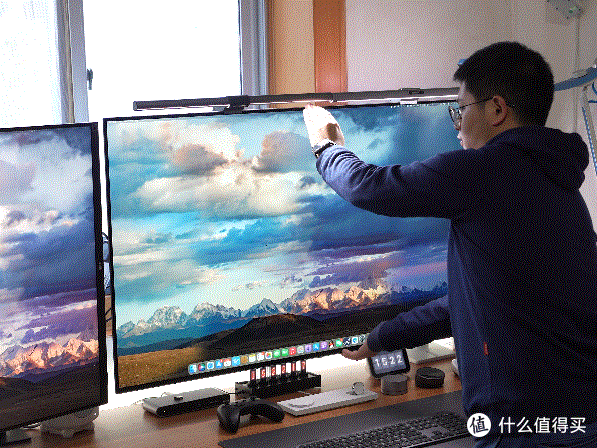 比电视还爽的 48 吋 OLED 桌面电竞巨屏，KTC G48P5 显示器测评详解