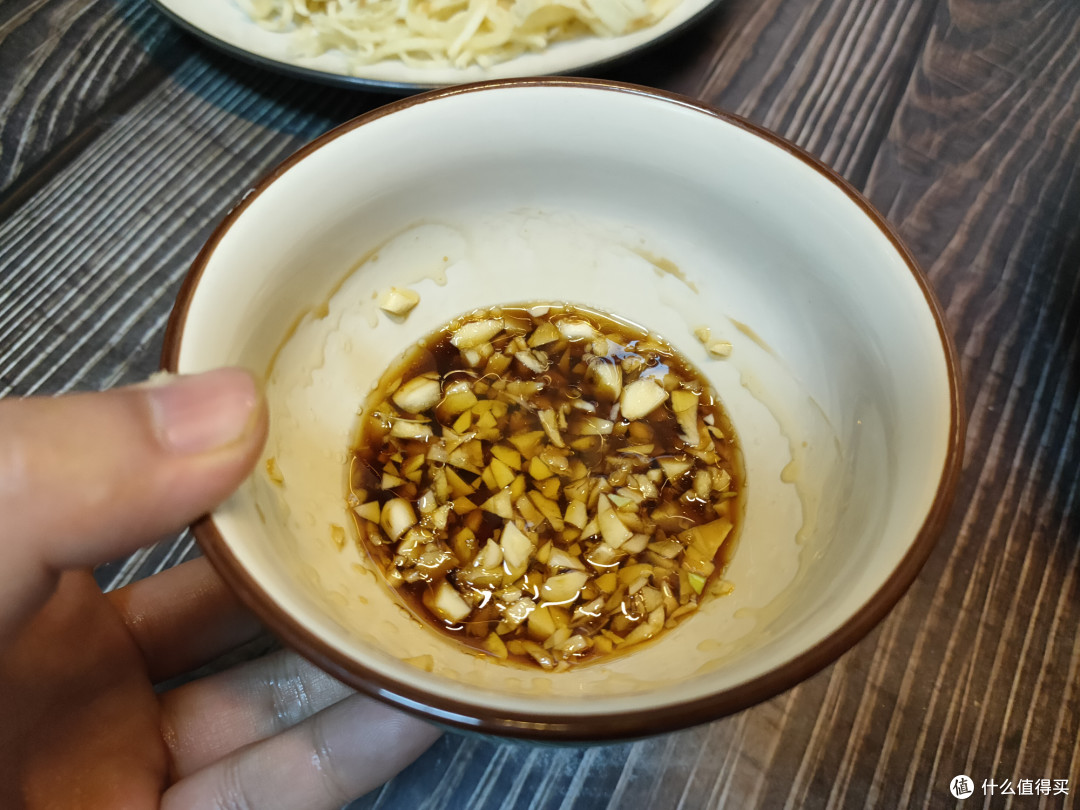 快餐店里的炒饼丝为什么好吃?有两样调料必不可少,教你做