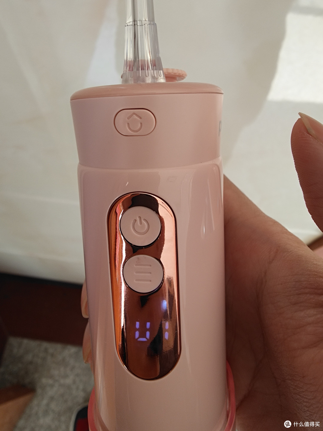 F30 Mini带显示屏的可伸缩冲牙器——商旅人士必备