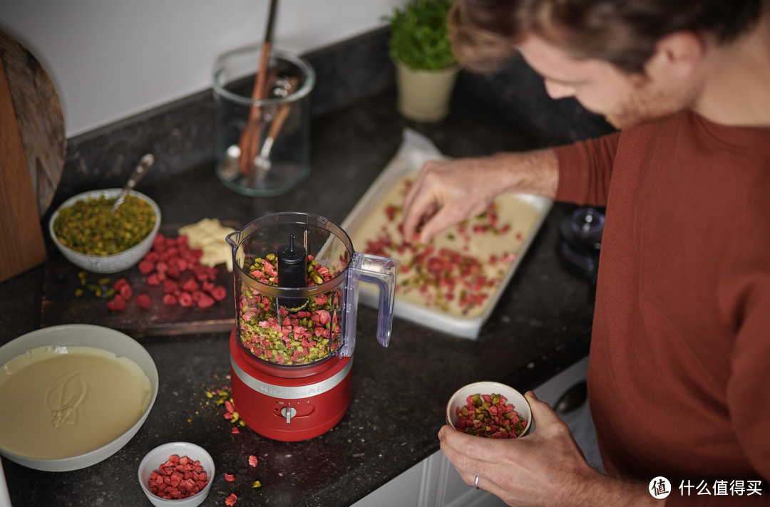 新年新气象，用好物唤醒你的厨房！KitchenAid推出无线多功能料理机新品