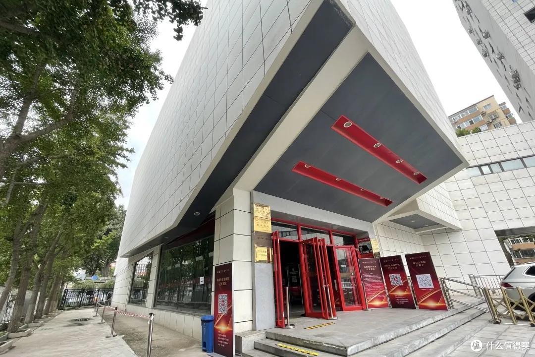 一线城市里,为什么越来越多人要“逃离”它?!