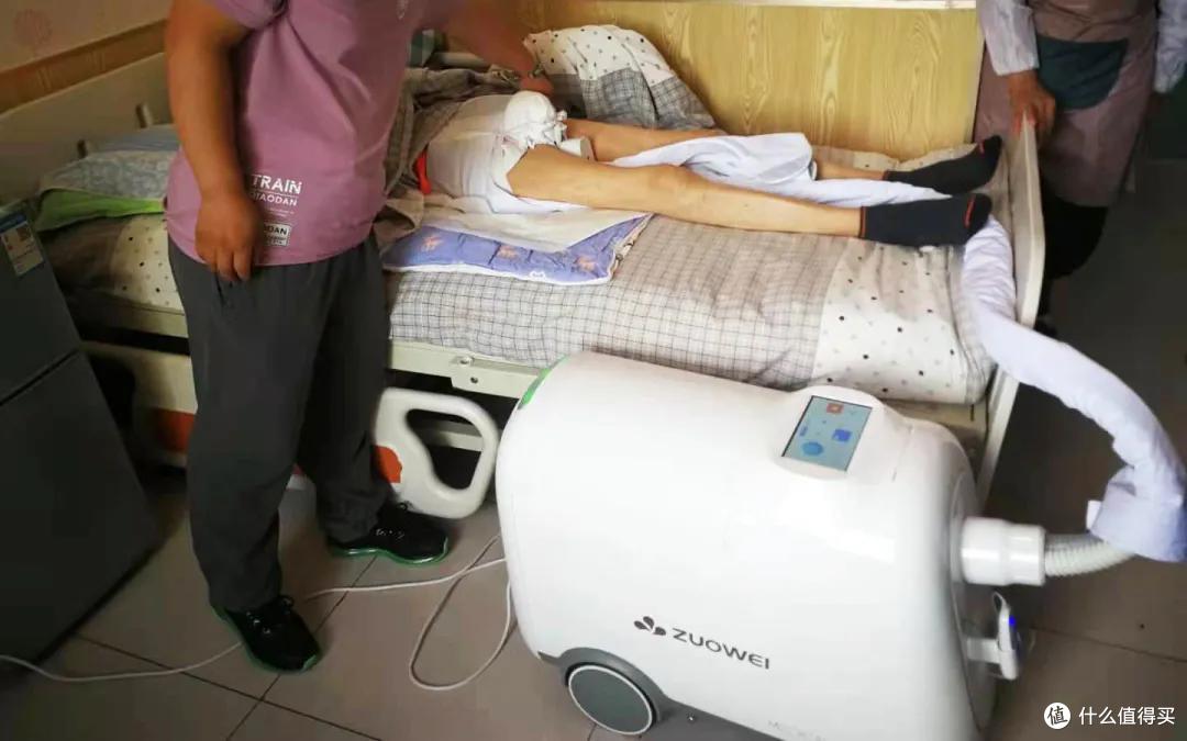 大小便智能护理机器人解决失能老人护理问题