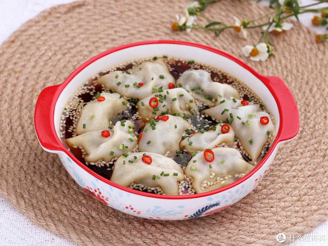 降温了,早餐喝粥不如吃酸汤水饺,酸辣开胃热乎乎,暖心暖胃真舒服