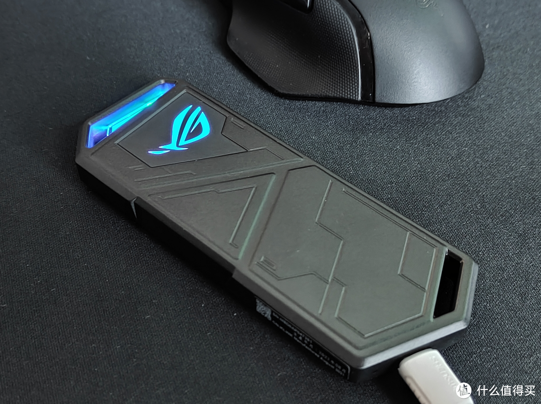 不止神光RGB灯效!性能也是怪兽级别!ROG S500移动固态硬盘拆解评测!