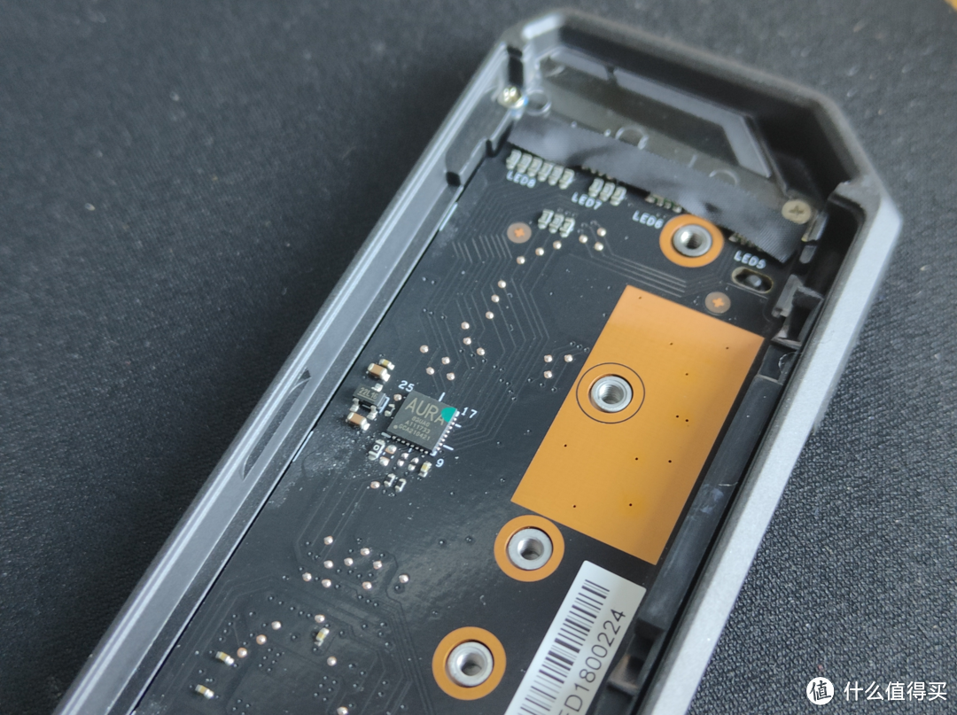 不止神光RGB灯效!性能也是怪兽级别!ROG S500移动固态硬盘拆解评测!