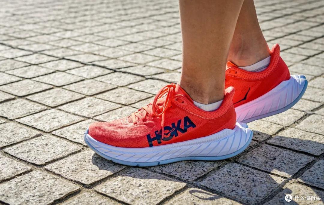 极致厚底带来的非凡脚感,HOKA ONE ONE跑鞋矩阵解析