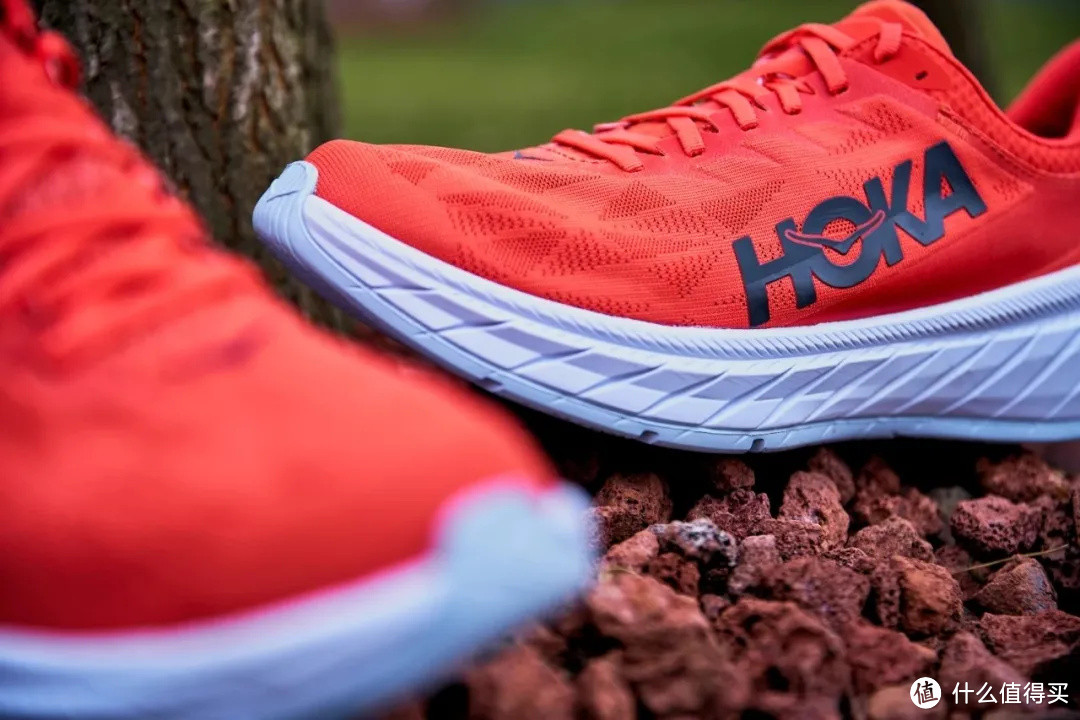 极致厚底带来的非凡脚感，HOKA ONE ONE跑鞋矩阵解析 