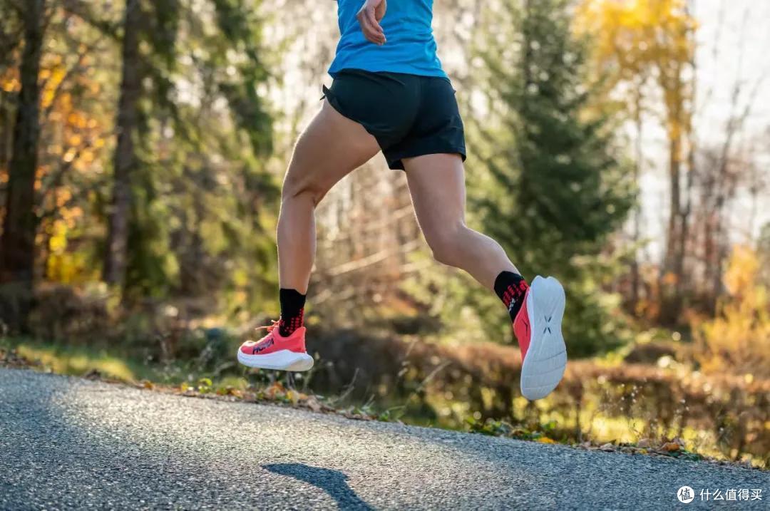 极致厚底带来的非凡脚感,HOKA ONE ONE跑鞋矩阵解析