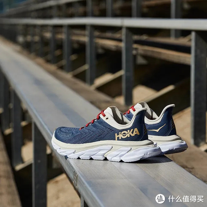 极致厚底带来的非凡脚感，HOKA ONE ONE跑鞋矩阵解析 