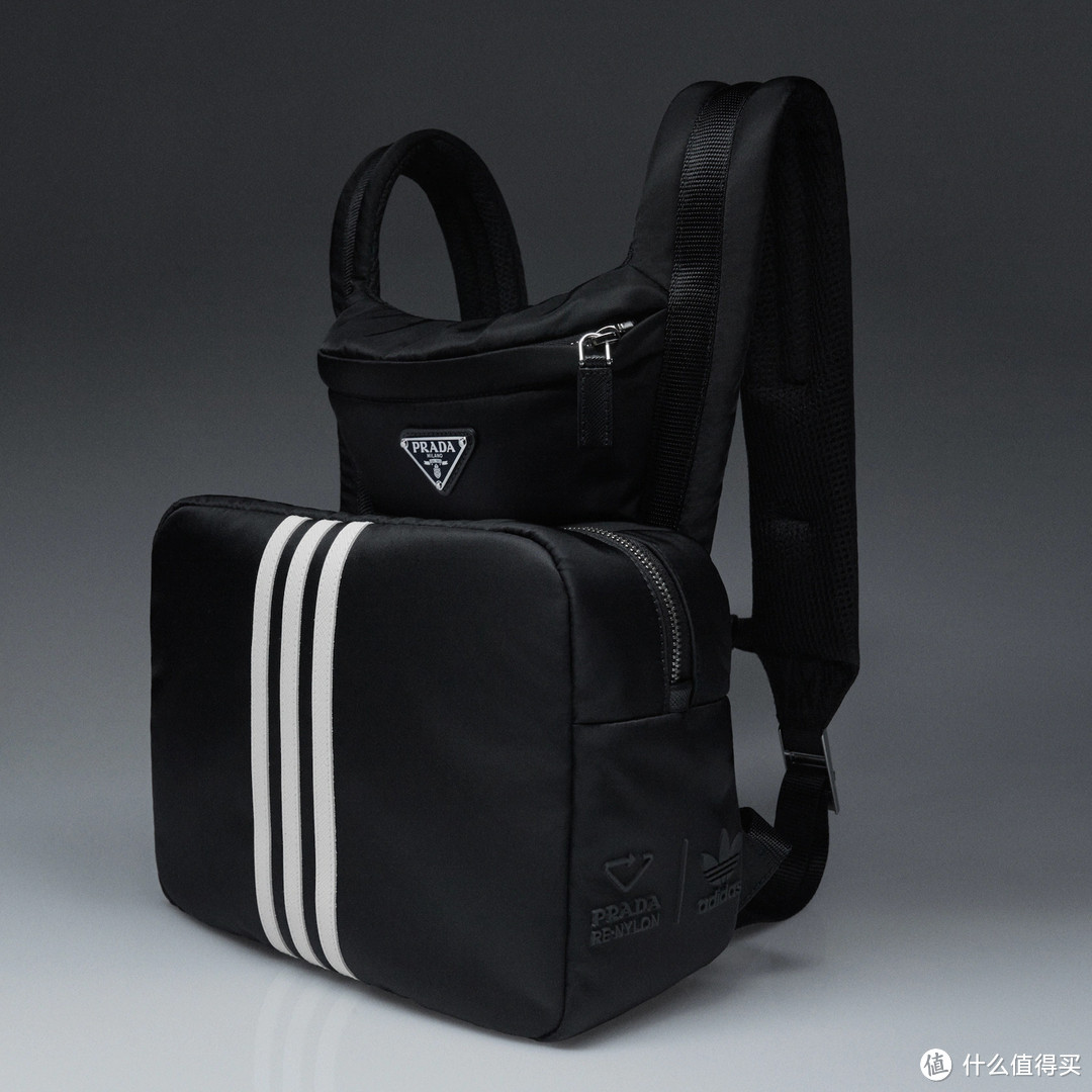 adidas联名Prada，一万块的三道杠尼龙包值得买吗？