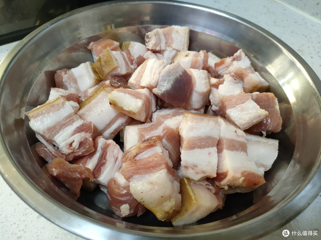 爷爷做了几十年红烧肉，口感软烂香入味，香料只加这四味即可