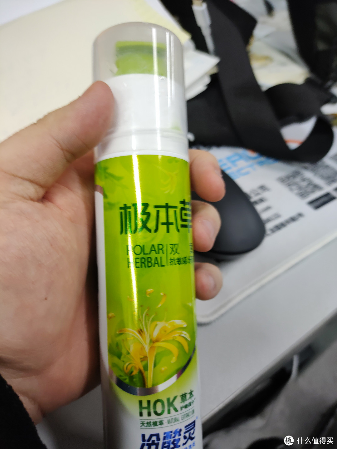 用完的泵式牙膏不要丢，往里面灌一灌，还能接着用-泵式牙膏续命不全面教程，工具-小手+一字螺丝刀