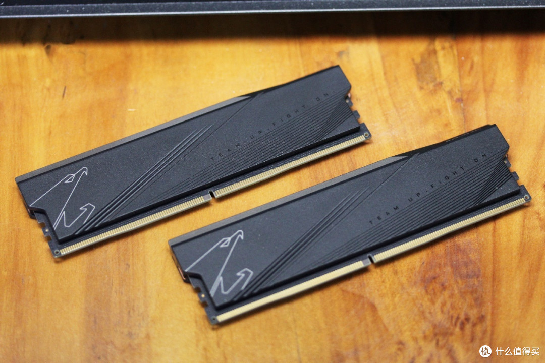 DDR5内存性能不及DDR4内存?技嘉AORUS DDR5 5200内存装机实测