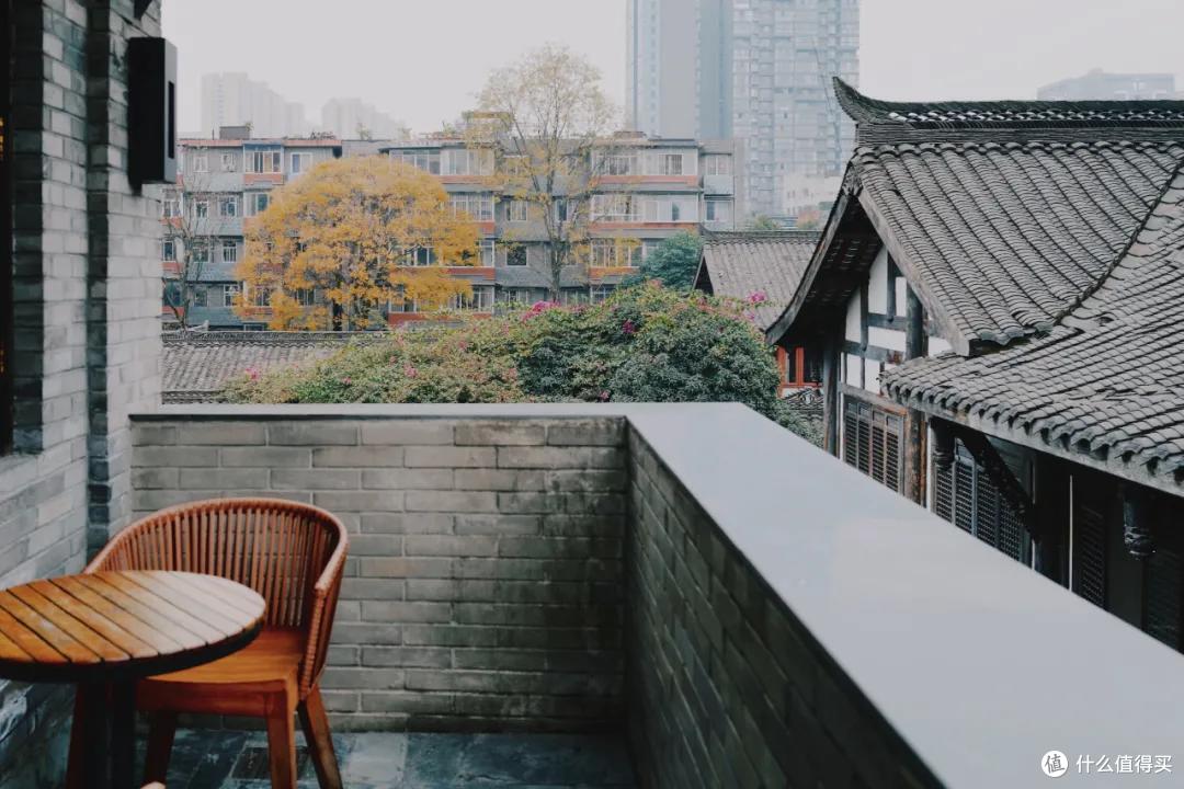 这座城的星巴克,让我变成了小酒鬼