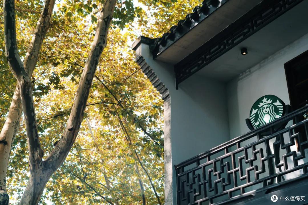 这座城的星巴克,让我变成了小酒鬼