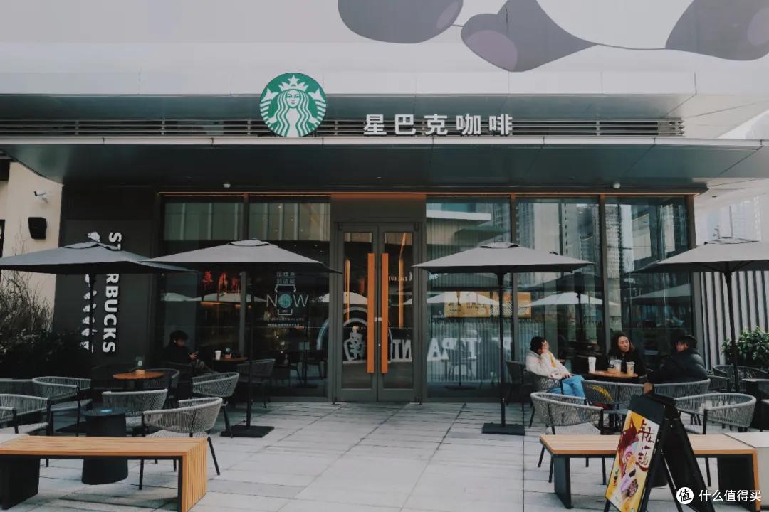 这座城的星巴克,让我变成了小酒鬼