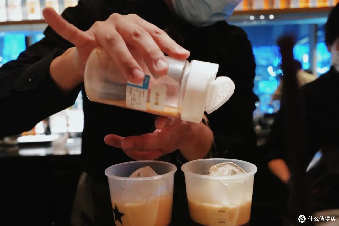 这座城的星巴克,让我变成了小酒鬼