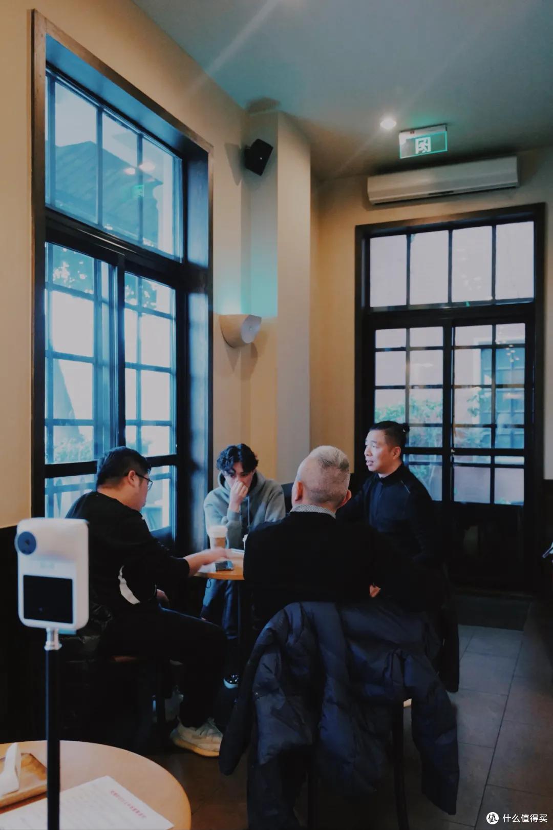 这座城的星巴克,让我变成了小酒鬼