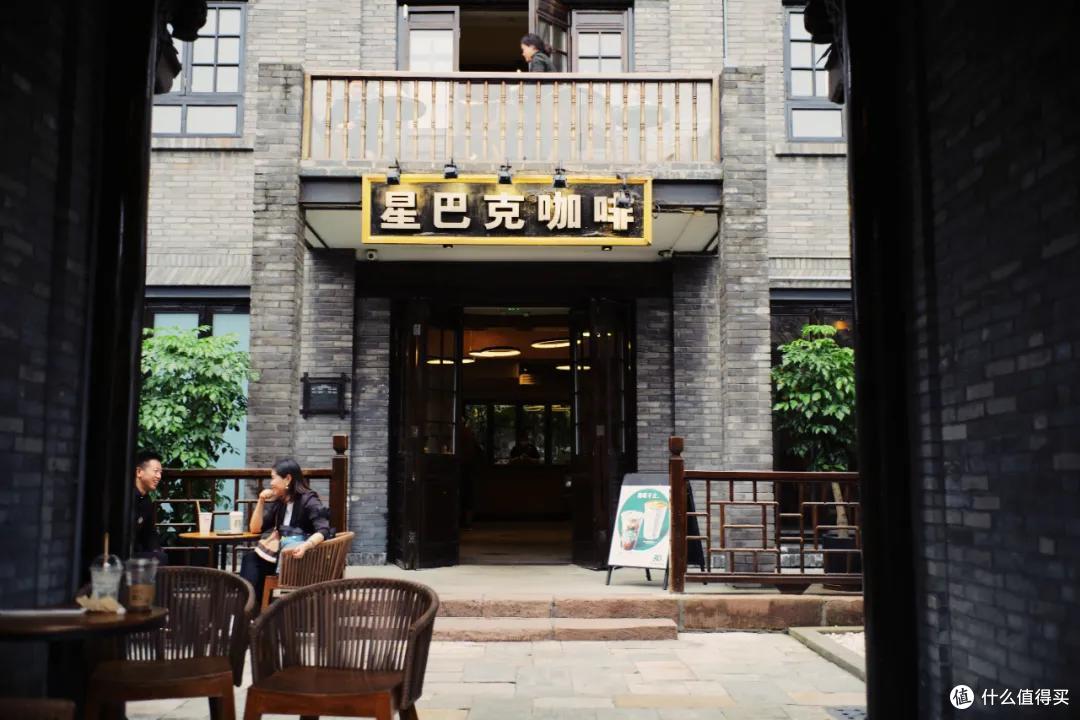 这座城的星巴克,让我变成了小酒鬼