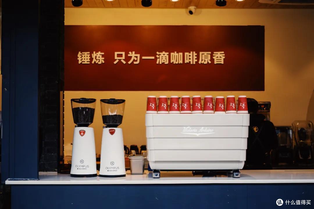 这座城的星巴克,让我变成了小酒鬼