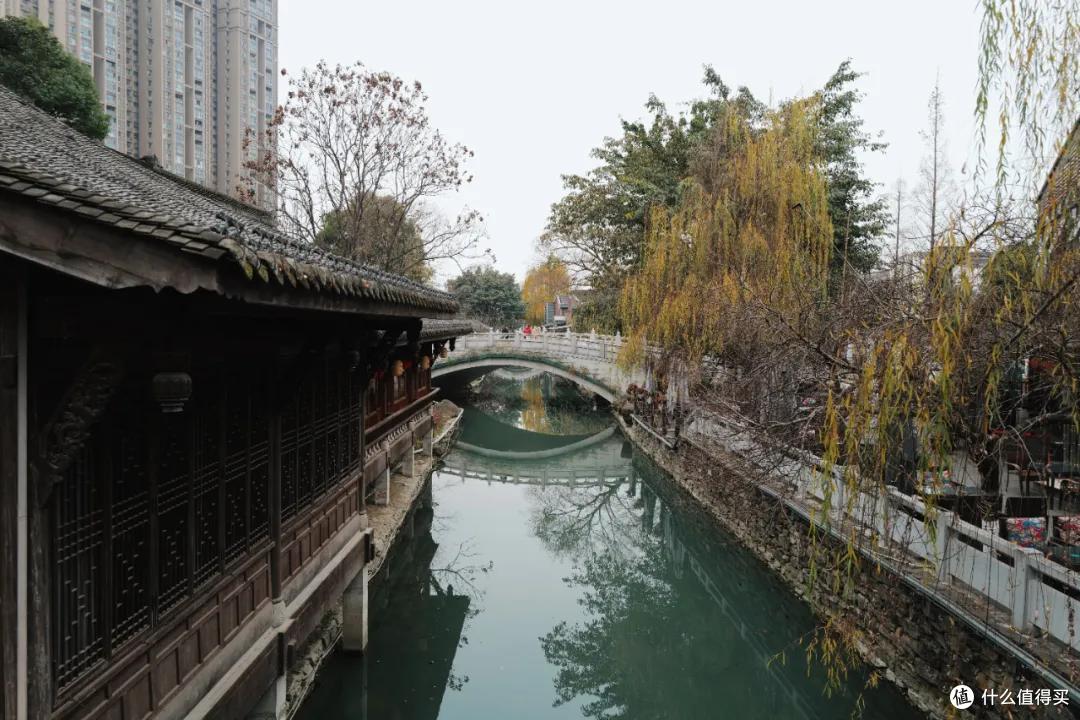 这座城的星巴克,让我变成了小酒鬼