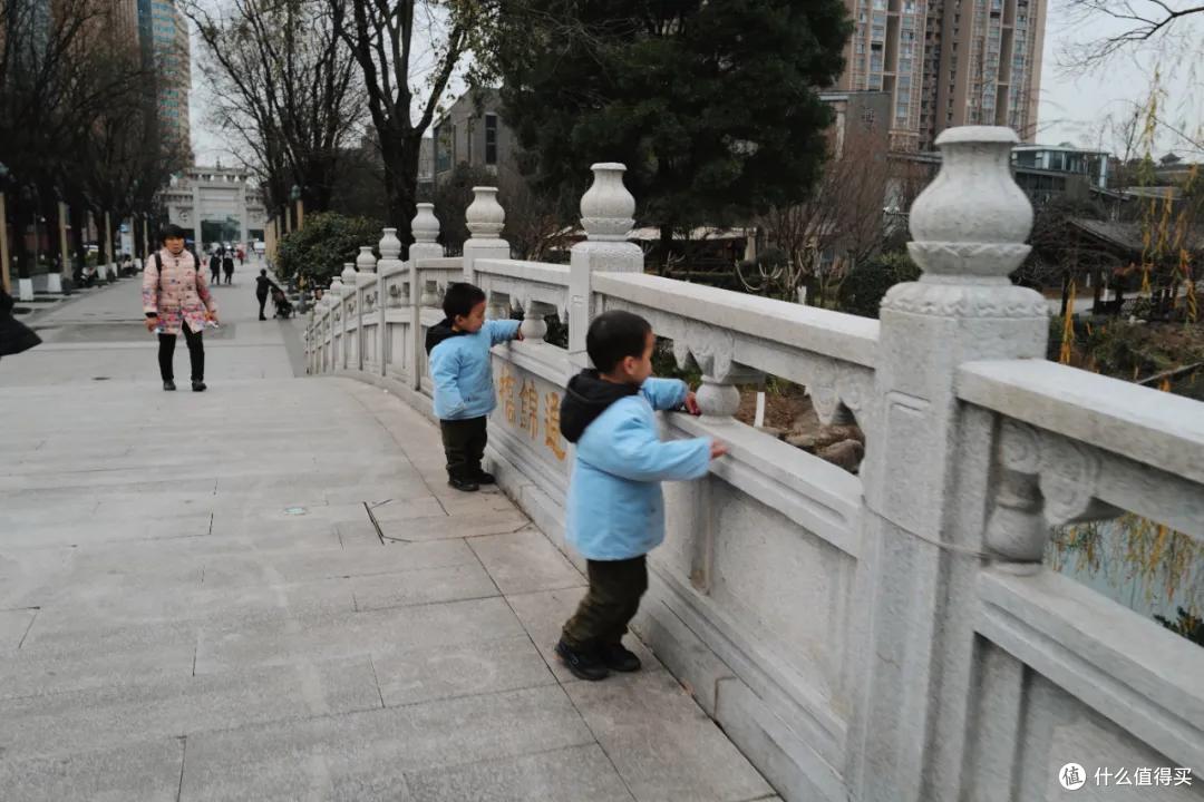 这座城的星巴克,让我变成了小酒鬼