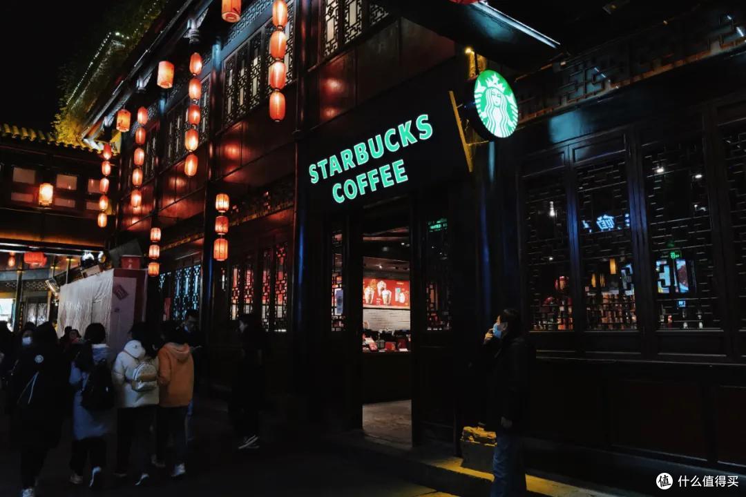 这座城的星巴克,让我变成了小酒鬼