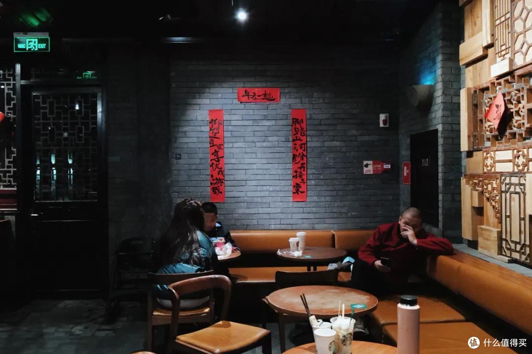 这座城的星巴克,让我变成了小酒鬼