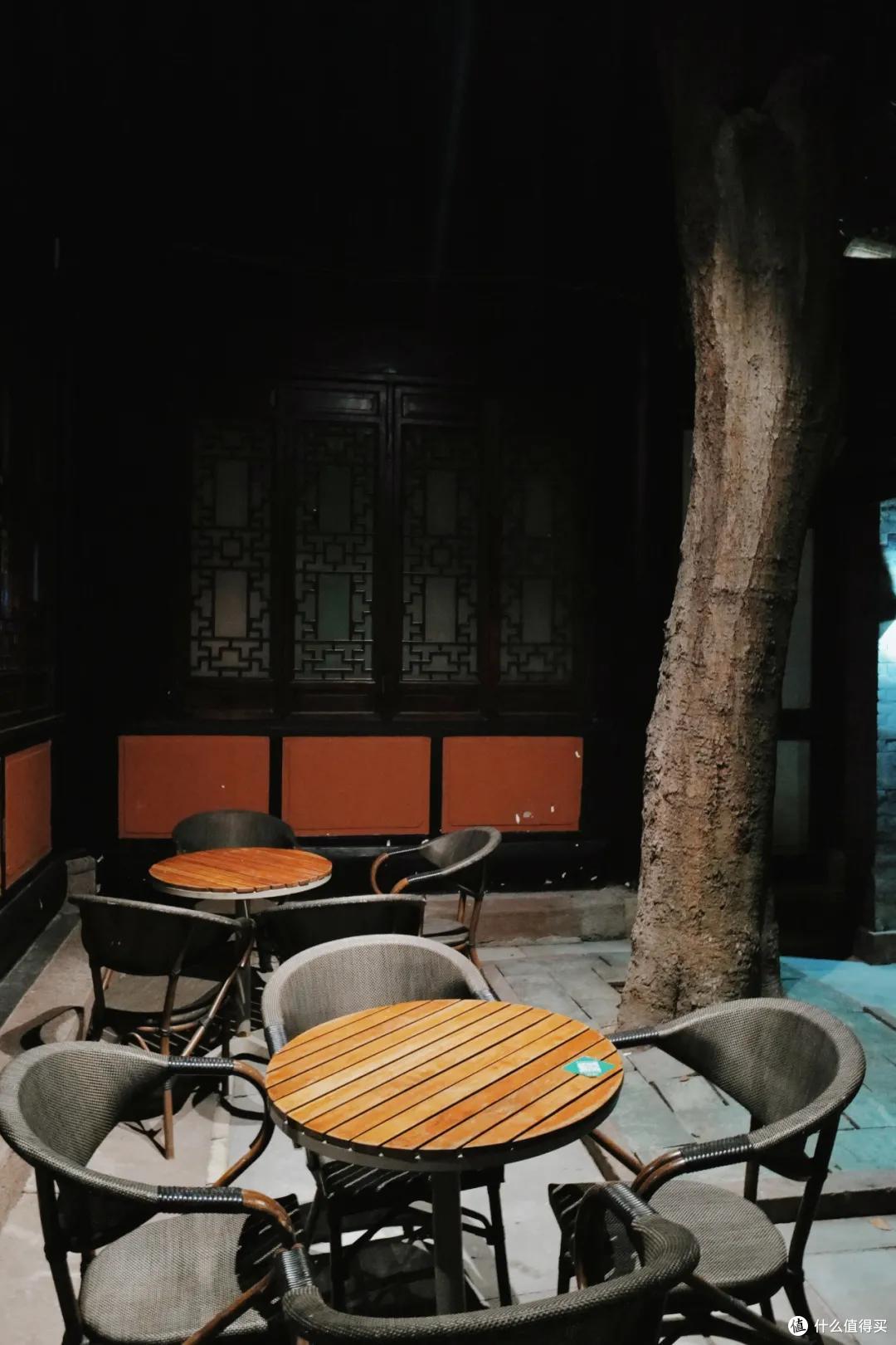 这座城的星巴克,让我变成了小酒鬼