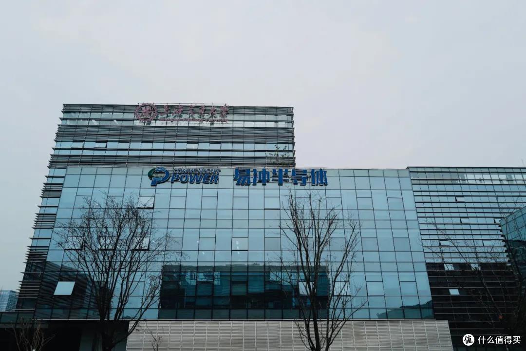 这座城的星巴克,让我变成了小酒鬼