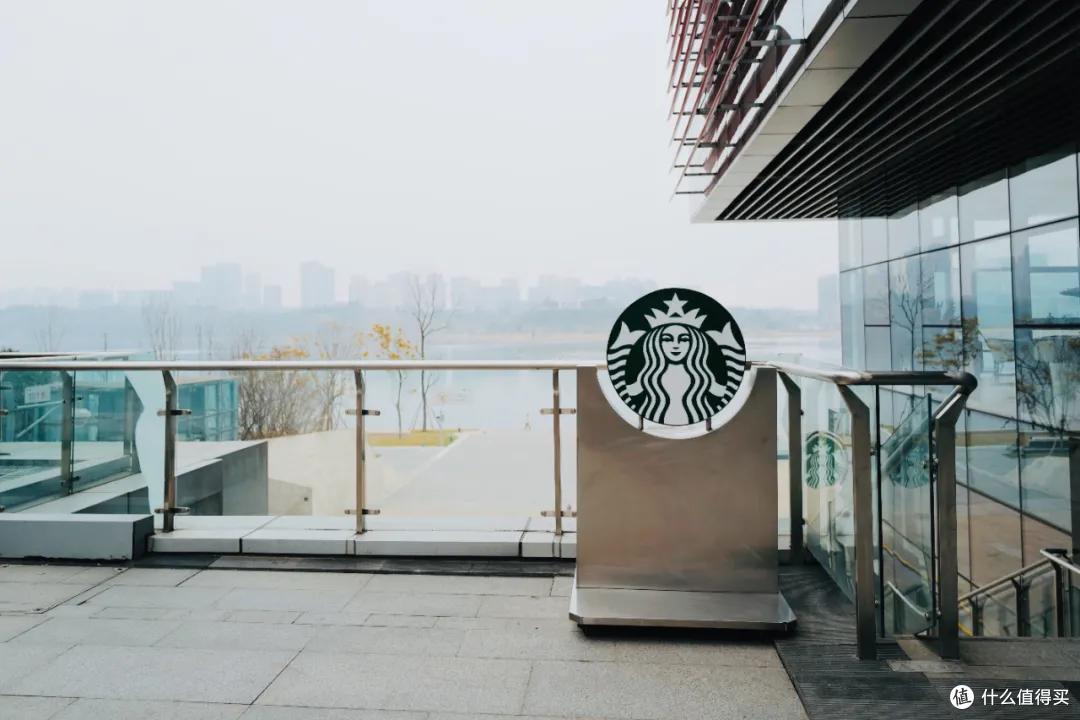 这座城的星巴克,让我变成了小酒鬼