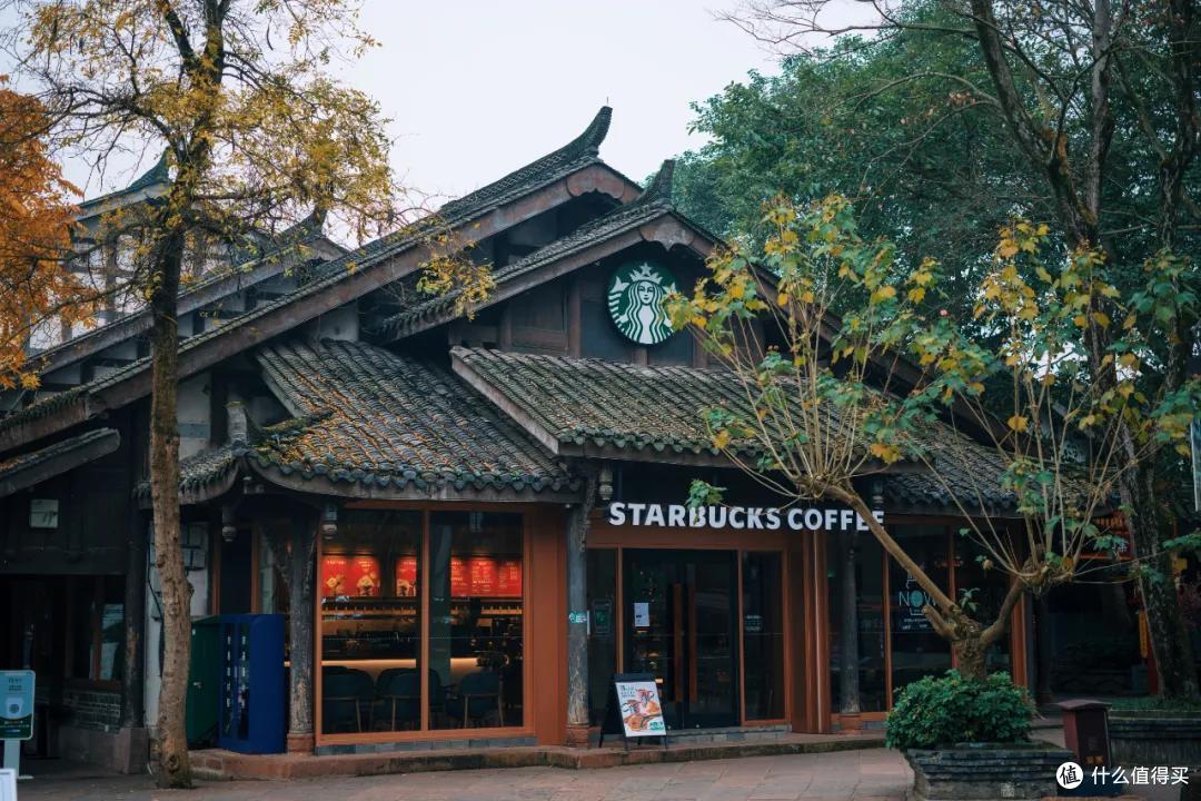 这座城的星巴克,让我变成了小酒鬼