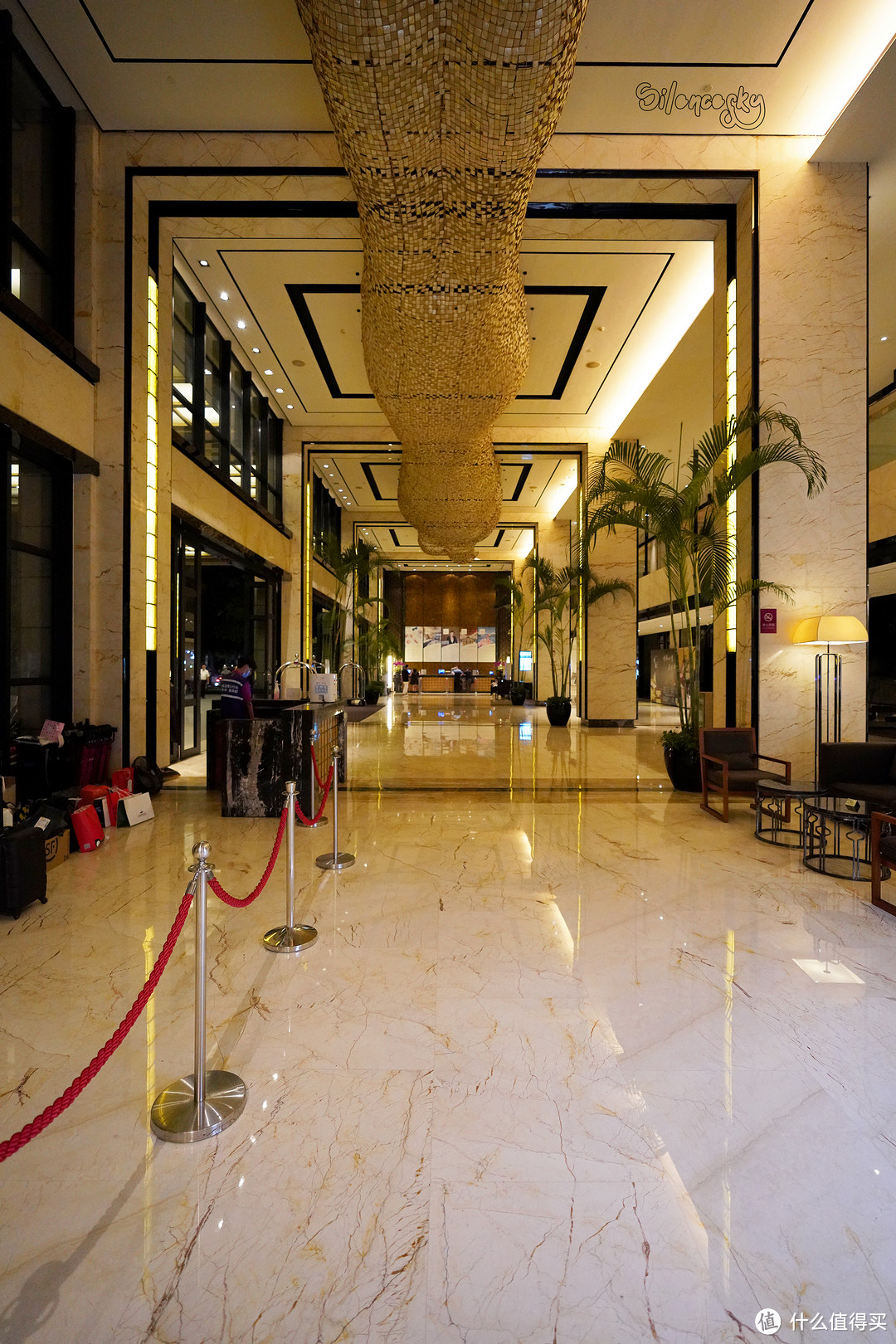 最贵的旅行目的地，却有最便宜的皇冠假日：300块的三亚中心皇冠假日酒店 双卧大使套房体验