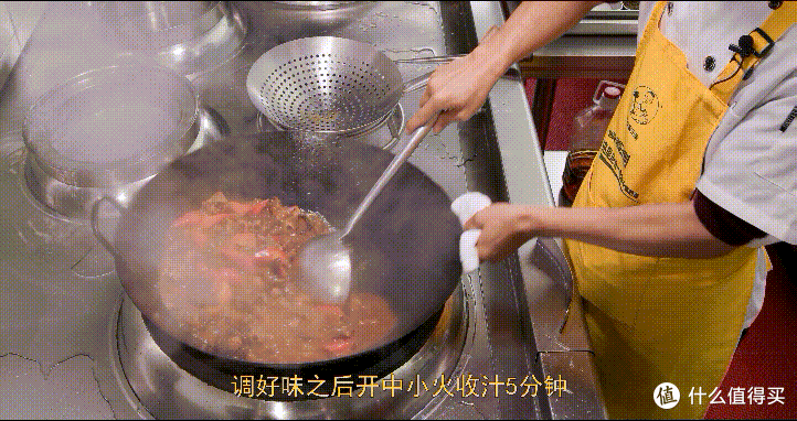 厨师长教你:“红烧牛尾”的家常做法,脱骨软糯,香浓醇厚