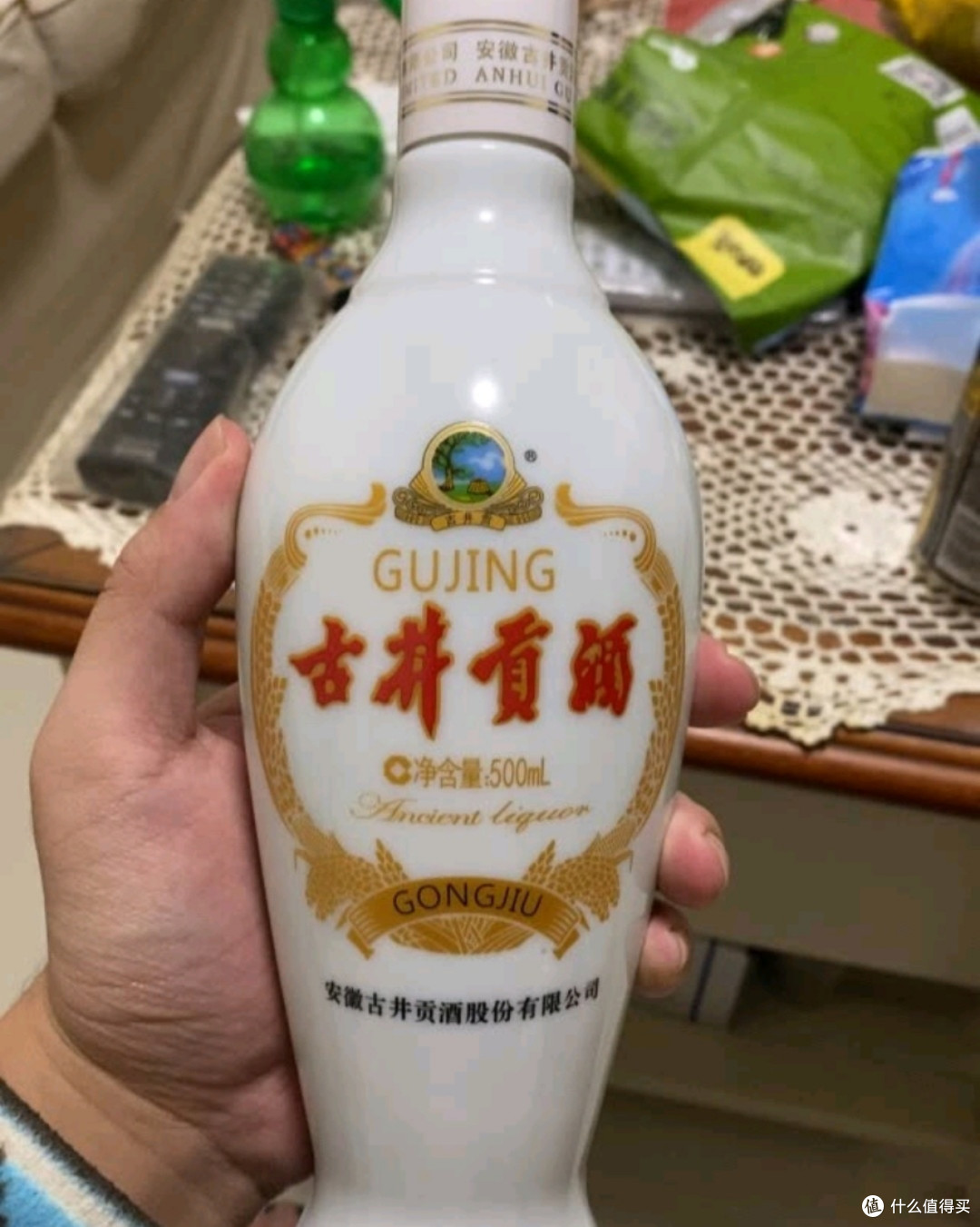 买白酒时,不管啥品牌,勾兑酒的“记号”都很明显,一眼快速辨别