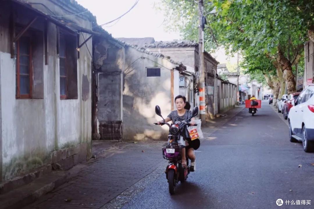 这条街仅仅1000米出头的街,我可以走无数次