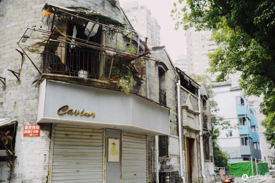 这条街仅仅1000米出头的街,我可以走无数次