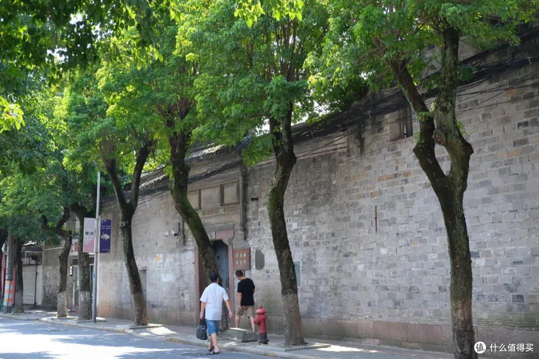 这条街仅仅1000米出头的街,我可以走无数次