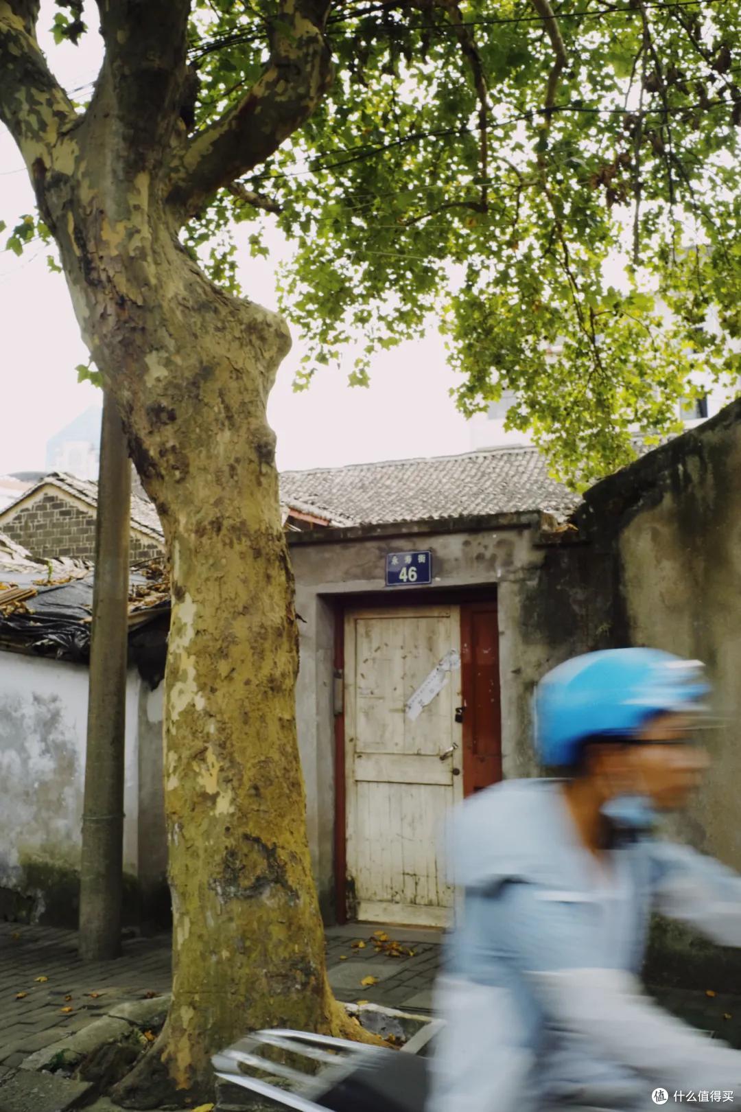 这条街仅仅1000米出头的街,我可以走无数次