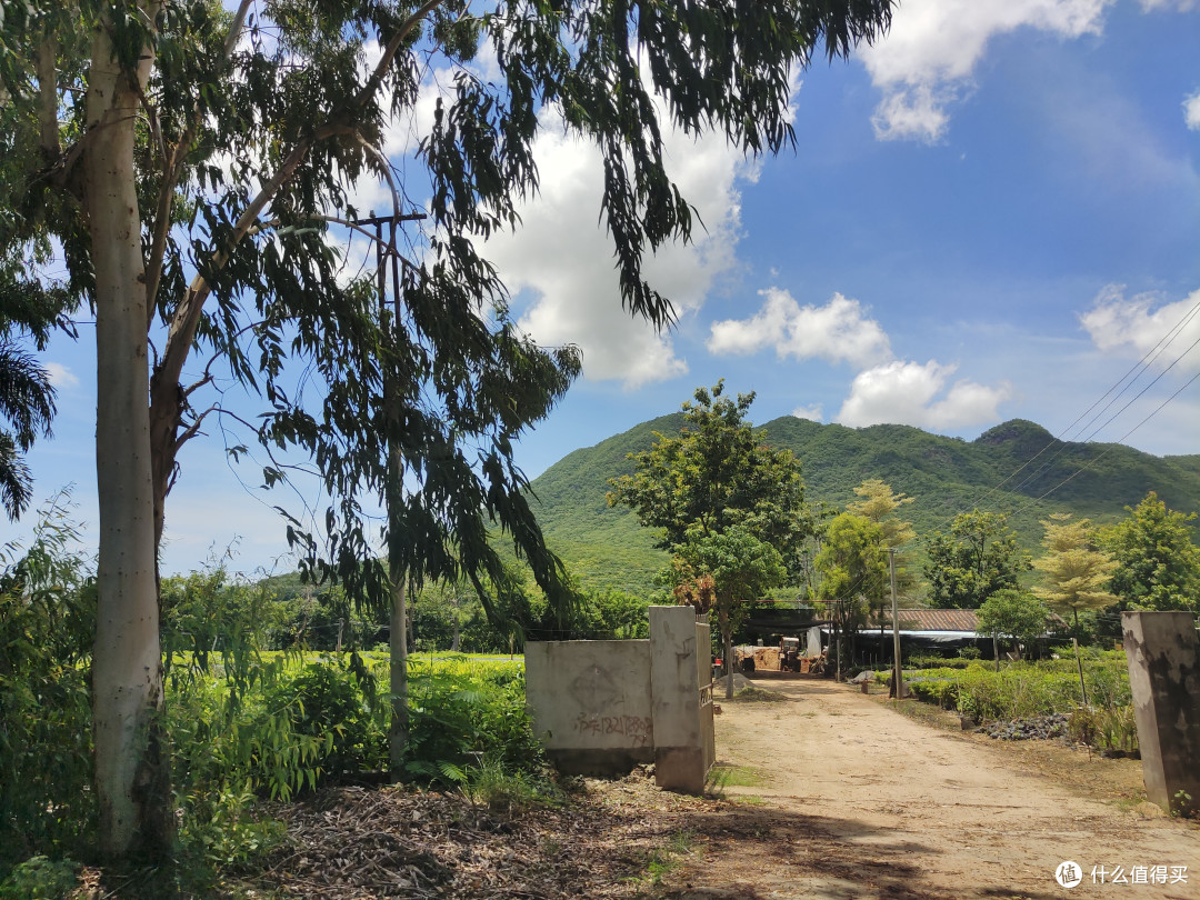 海南除了三亚万宁，还有这个风景秀丽的山岭