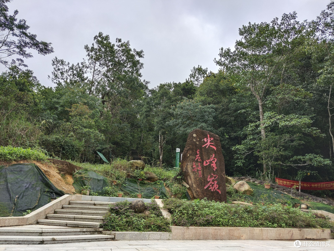 海南除了三亚万宁，还有这个风景秀丽的山岭