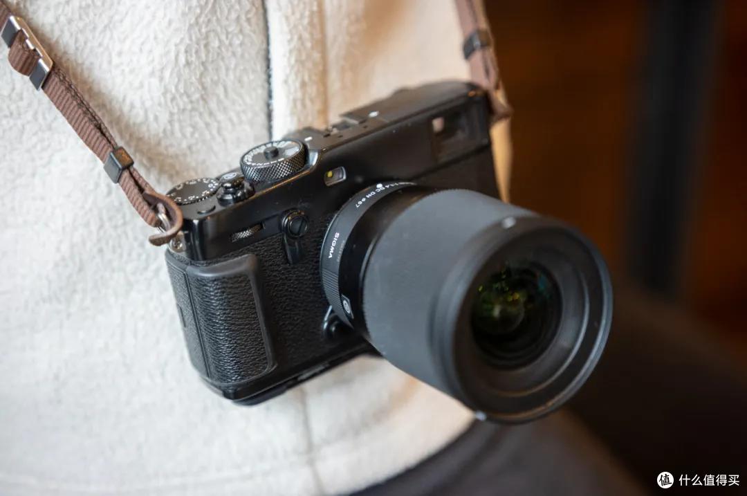 千呼万唤,适马APS-C三剑客X卡口版本终于来了!速观16mm F1.4测评