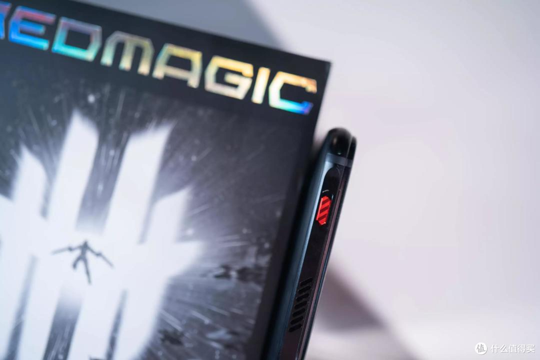 红魔7游戏手机体验:极致“内卷”的王牌游戏手机 打造峡谷的“第七神装”