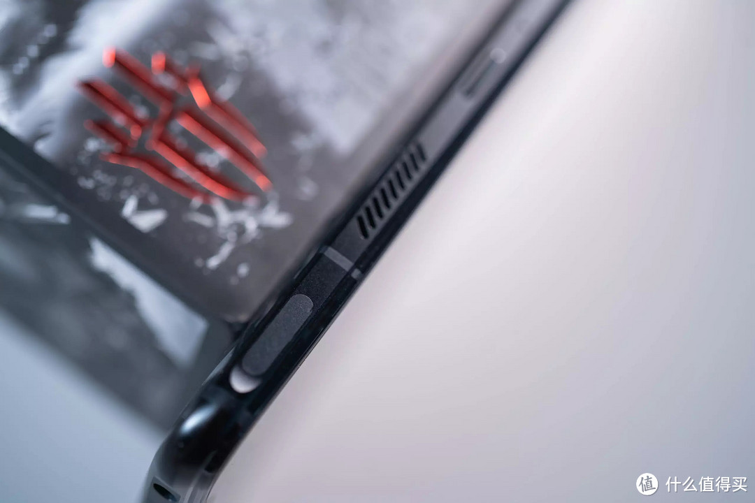 红魔7游戏手机体验：极致“内卷”的王牌游戏手机 打造峡谷的“第七神装”