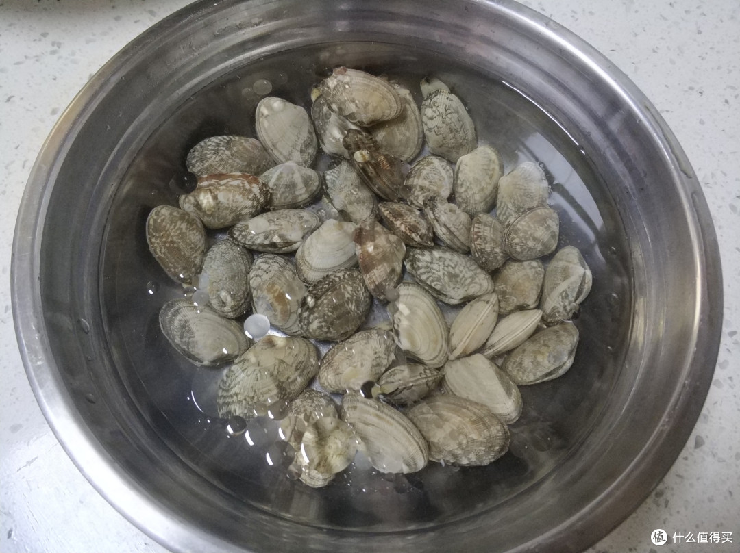 做花蛤蒸蛋,花蛤别只知道用水洗,教你一招,花蛤吐沙更彻底